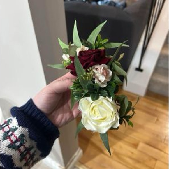 Faux floral dog collar - Picture 5 of 7